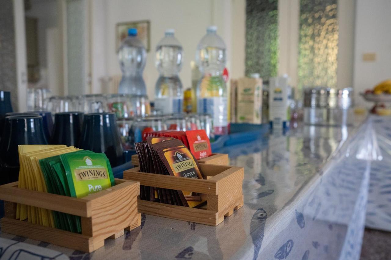 Hotel Дзоали Екстериор снимка