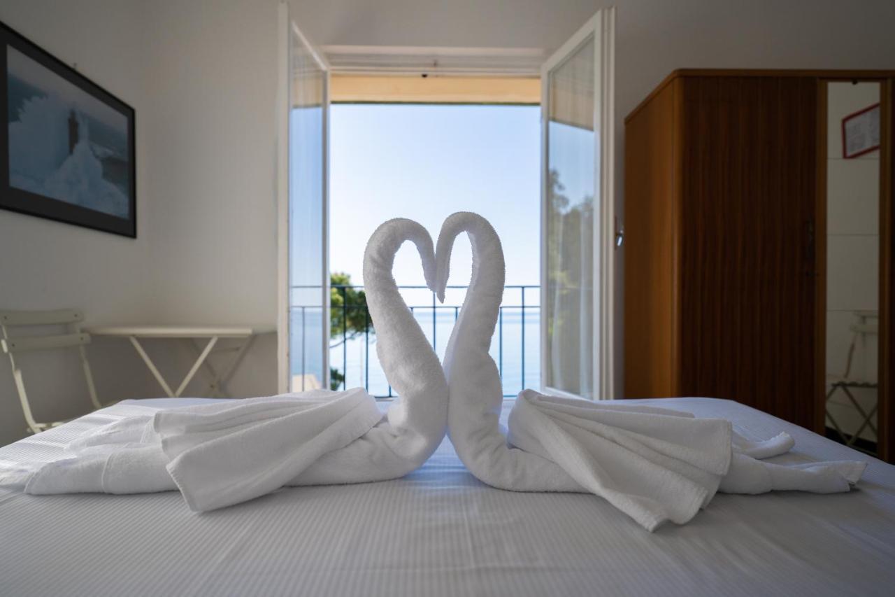 Hotel Дзоали Екстериор снимка
