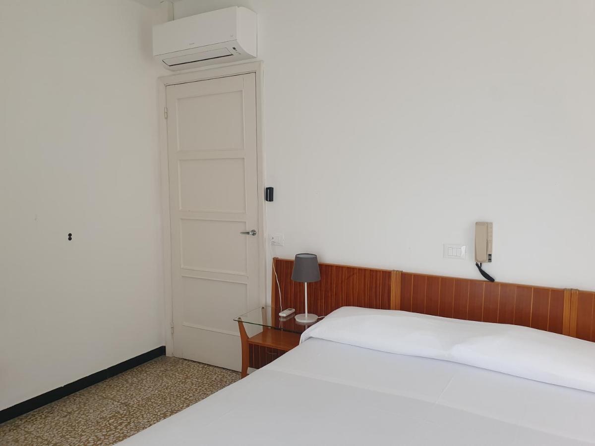 Hotel Дзоали Екстериор снимка