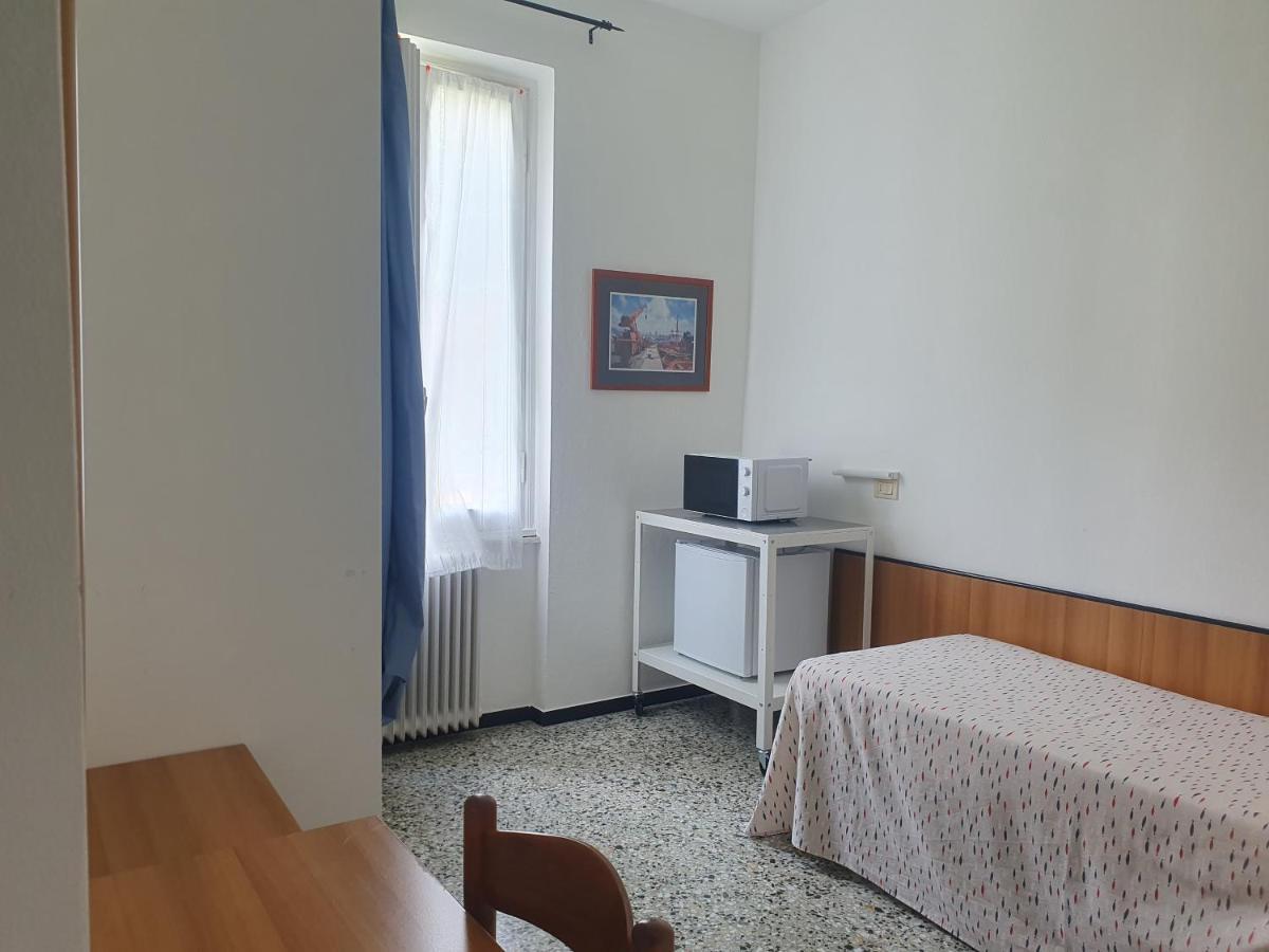 Hotel Дзоали Екстериор снимка